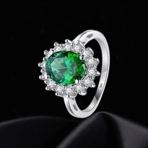 Elegant 925 Sterling Silver Ring with Green Gemstone
